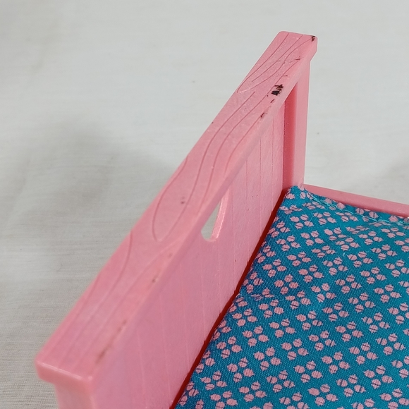 Battat Furniture pink heart tiny  toy plastic bed - Picture 12 of 16